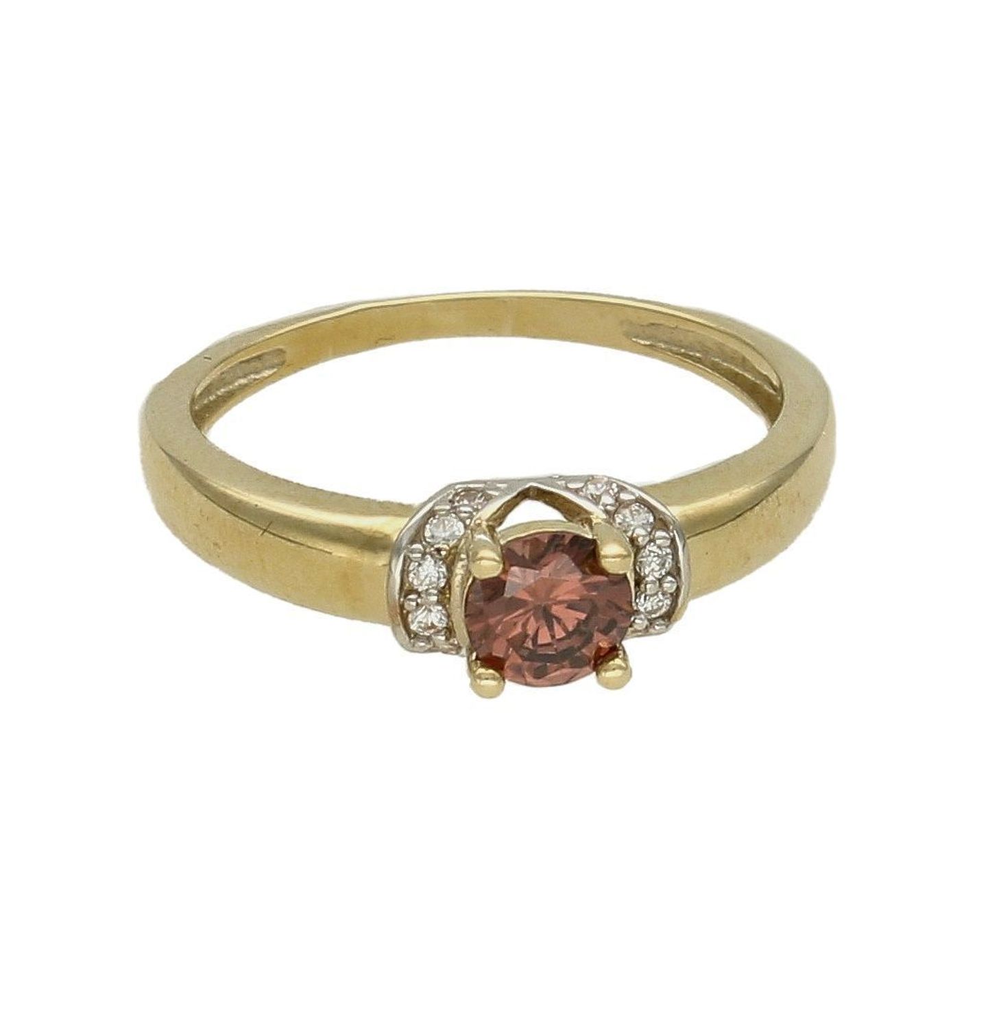 Złoty pierścionek 585 z rodolitem i cyrkoniami PI 4009D.  Pierścionek został wykonany z najwyższej jakości złota próby 585. Waga pierścionka wynosi około 1,76 gram. Pierścionek został ozdobiony kamieniami naturalnymi o modnym (1).jpg